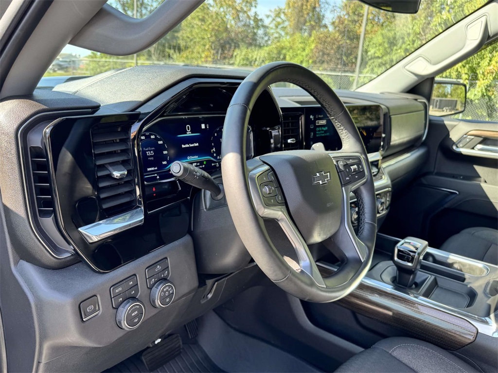 2023 Chevrolet Silverado 1500 LT Trail Boss photo 2