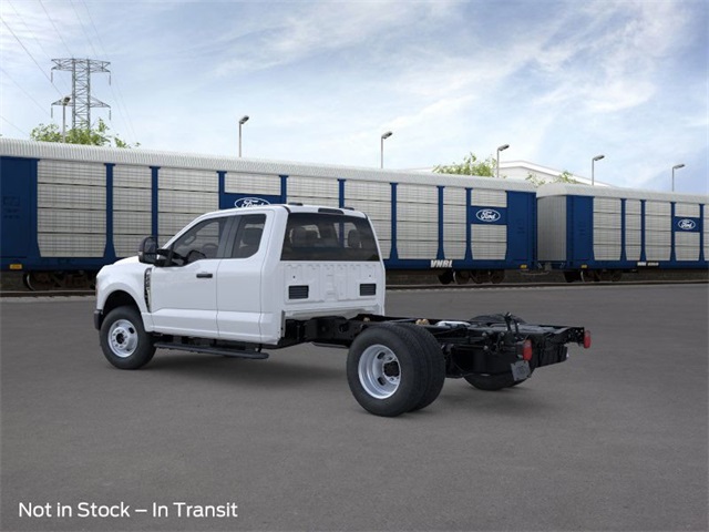 2025 Ford F-350 photo 2