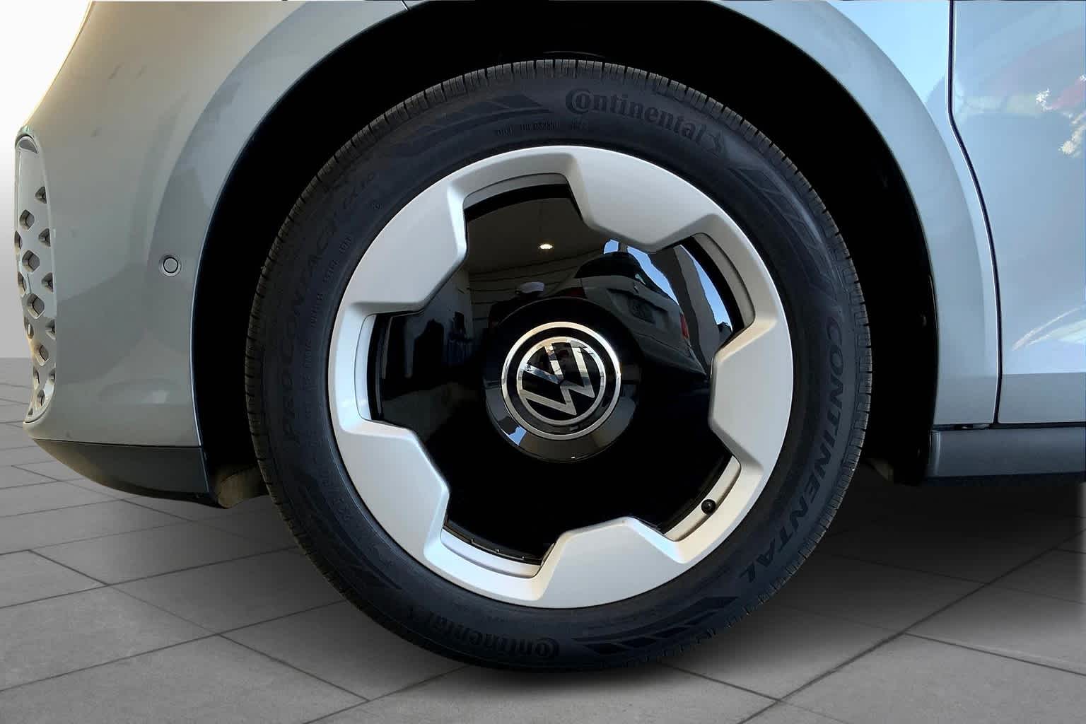 2025 Volkswagen ID. Buzz Pro Plus photo 11