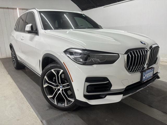New 2026 Sparkling Copper Metallic BMW xDrive40i image 1