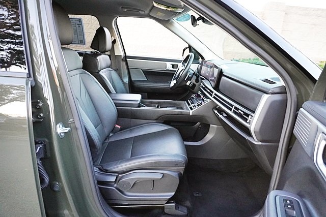 Used 2025 Green Hyundai SEL image 10