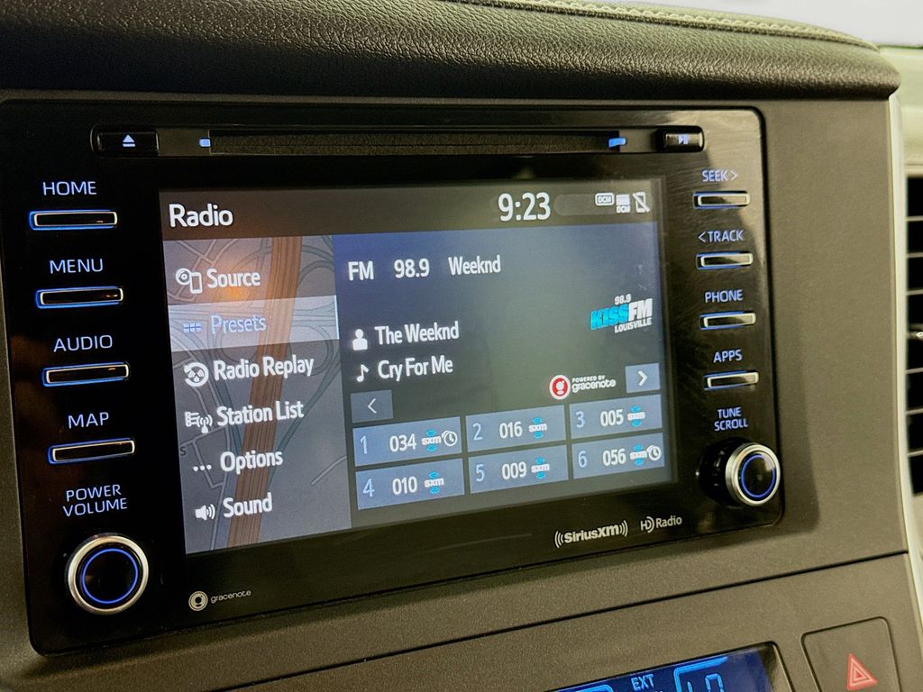 2018 Toyota Sienna XLE Premium photo 16
