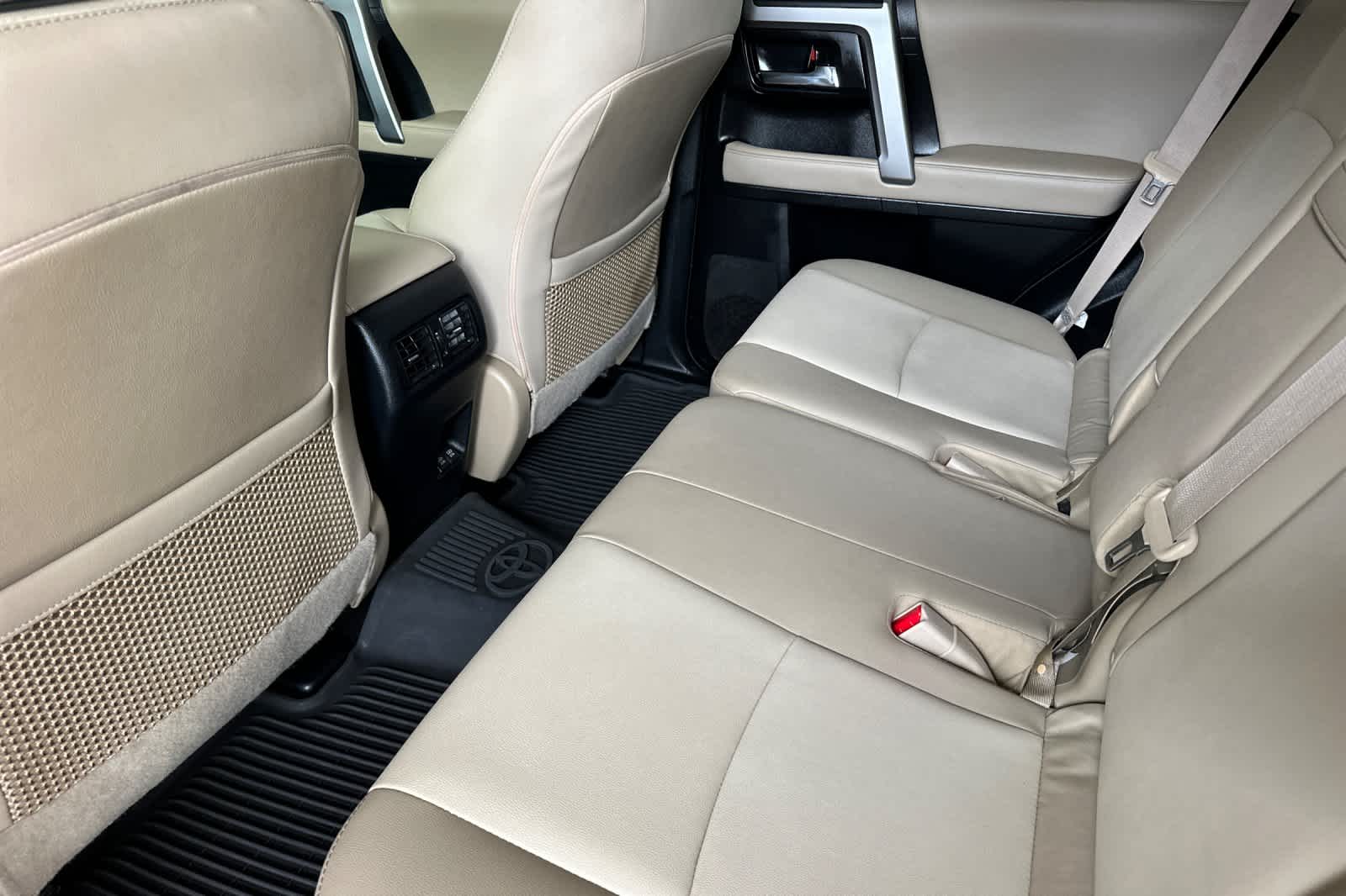 2022 Toyota 4Runner SR5 Premium photo 4