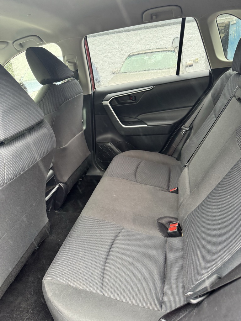 2019 Toyota RAV4 LE photo 2