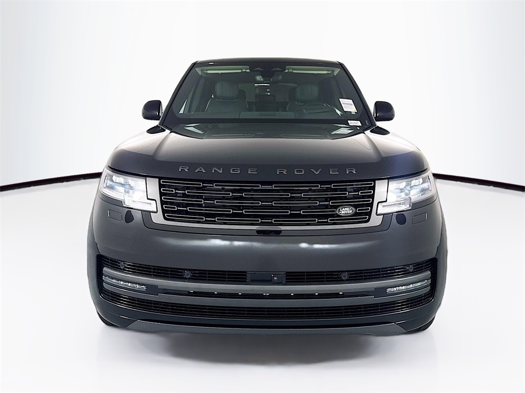 2025 Land Rover Range Rover SE photo 2