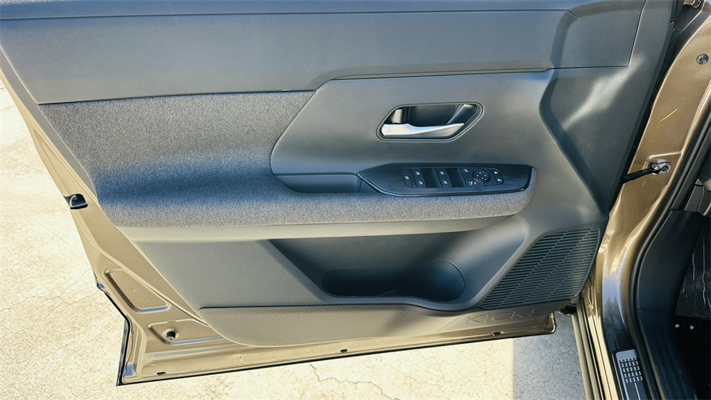 2026 Nissan Kicks SV photo 10