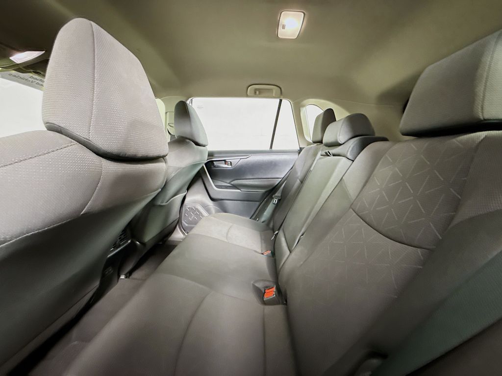 2023 Toyota RAV4 Hybrid XLE photo 24