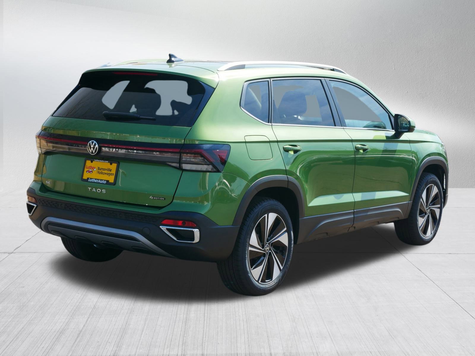 2025 Volkswagen Taos SE photo 4