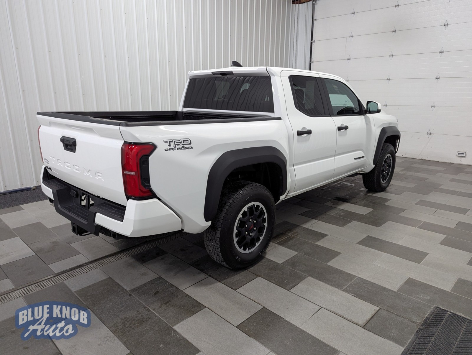 2025 Toyota Tacoma TRD photo 4