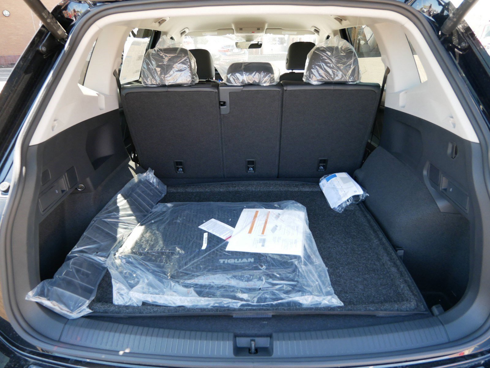 2024 Volkswagen Tiguan SE photo 6