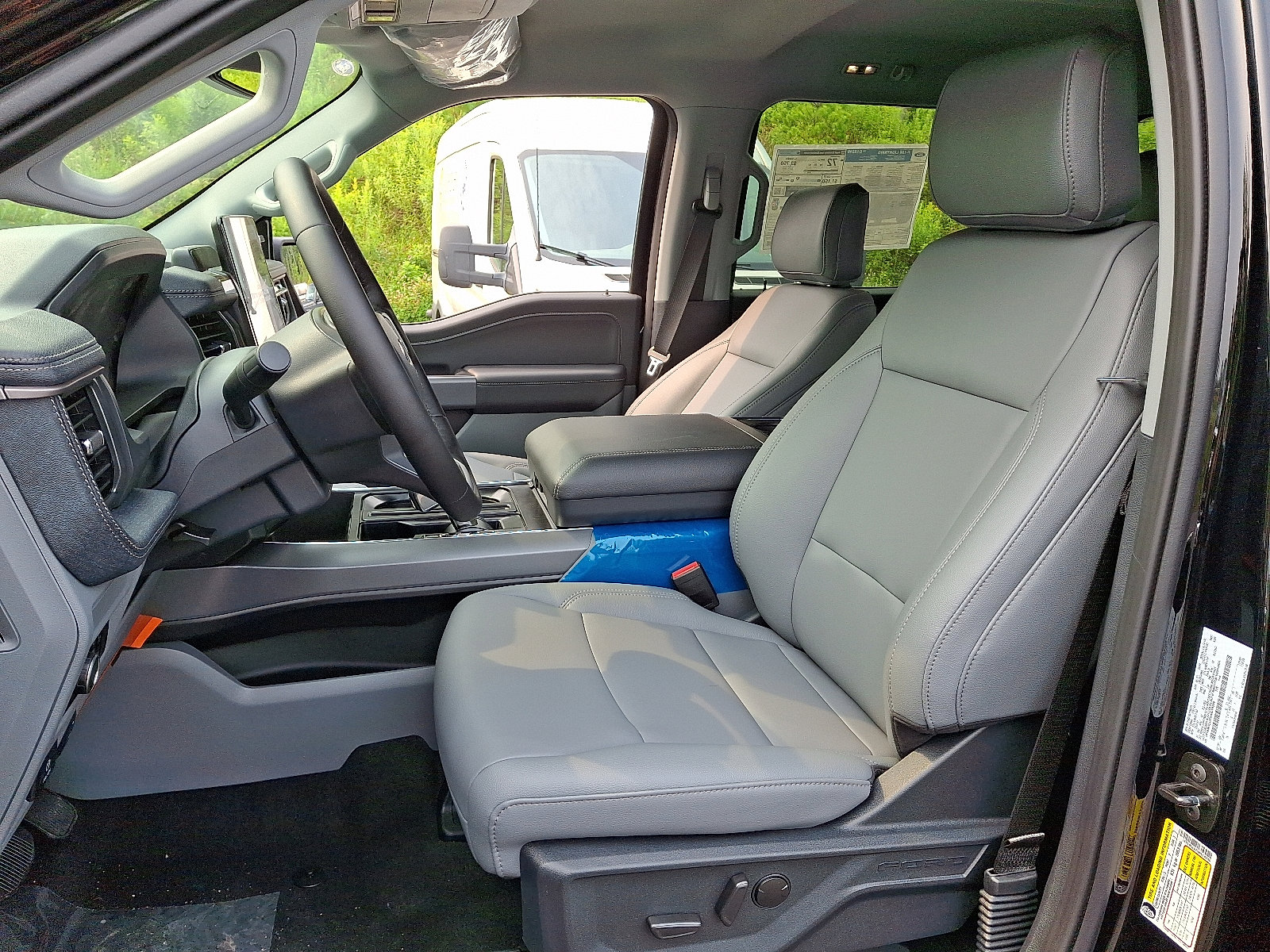 2025 Ford F-150 Lightning photo 5