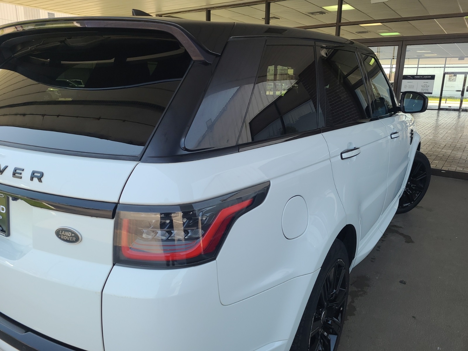 2018 Land Rover Range Rover Sport HSE Dynamic photo 3