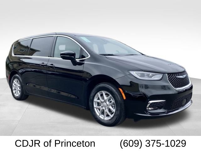 2026 Chrysler Pacifica Select's photo