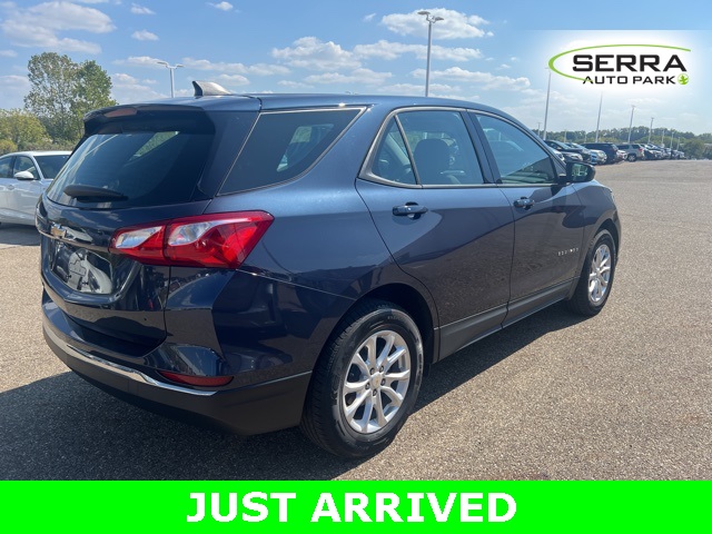 2018 Chevrolet Equinox LS photo 3