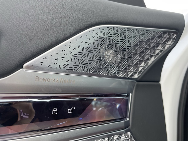 2026 Bmw 750e photo 14