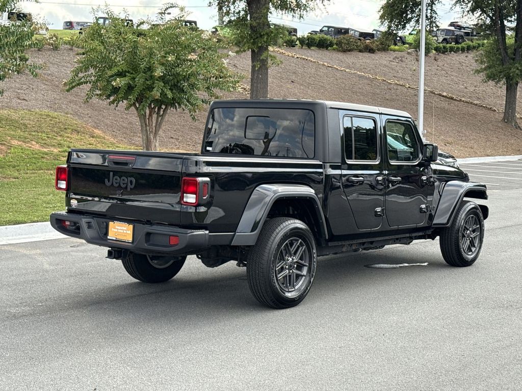 2022 Jeep Gladiator Sport photo 4