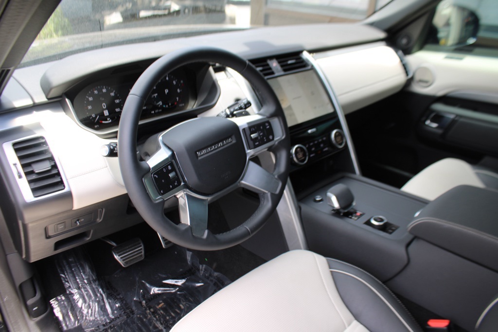 2024 Land Rover Discovery SE photo 4