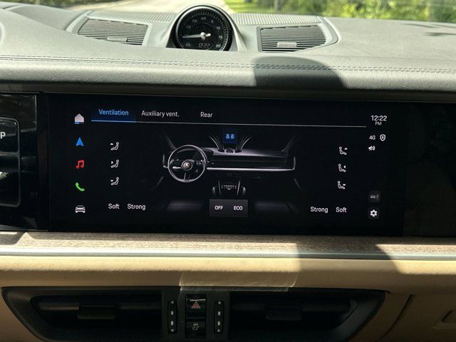 2024 Porsche Cayenne Coupe Base photo 12