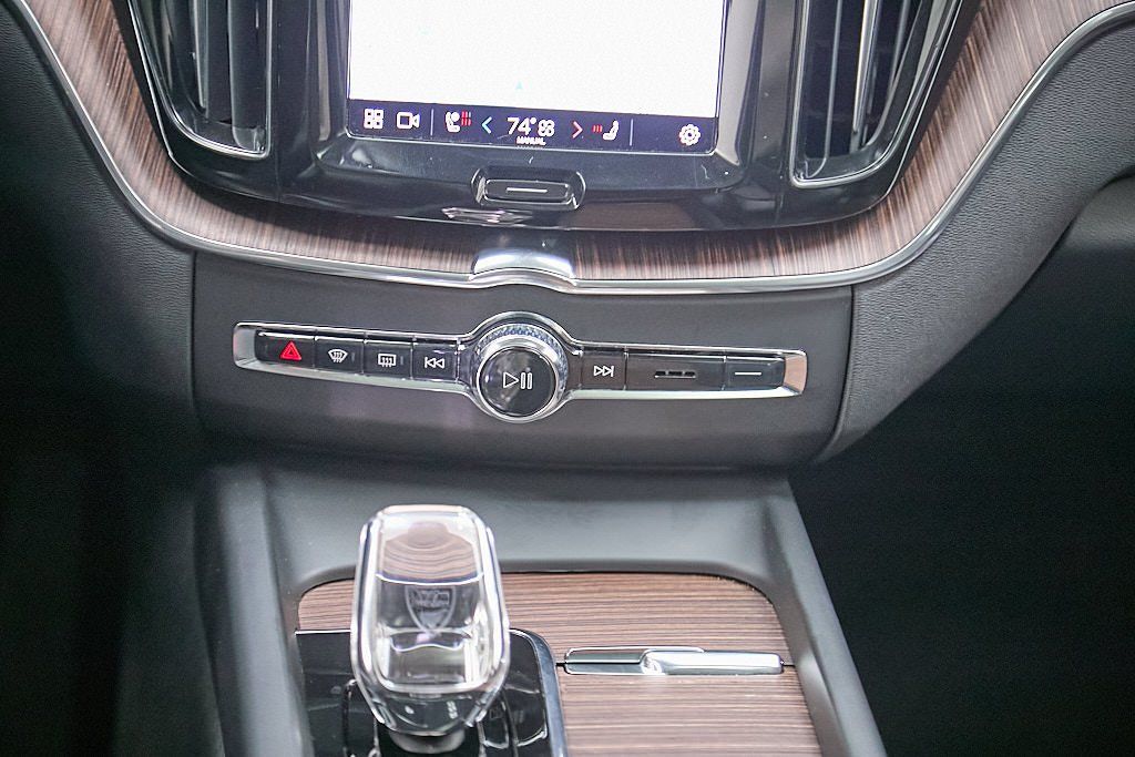 2023 VOLVO XC60 - Image 30