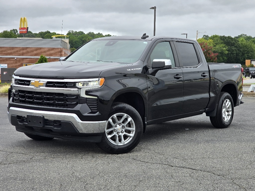 2022 Chevrolet Silverado 1500 LT photo 2