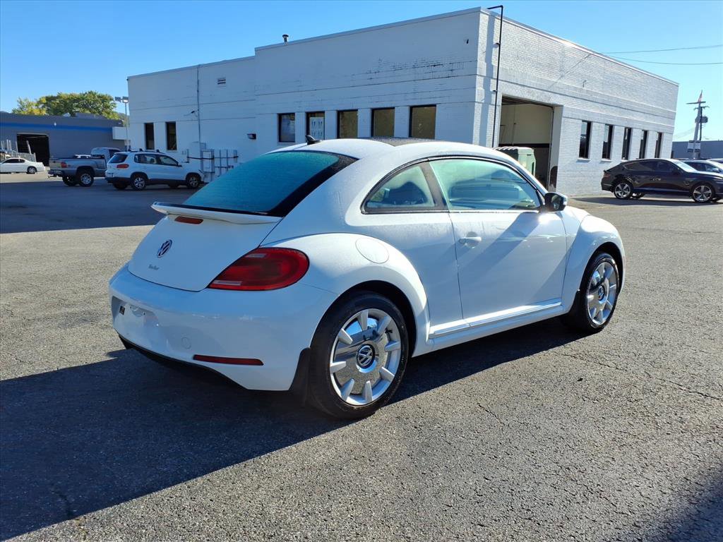 2016 Volkswagen Beetle 1.8T SEL photo 3