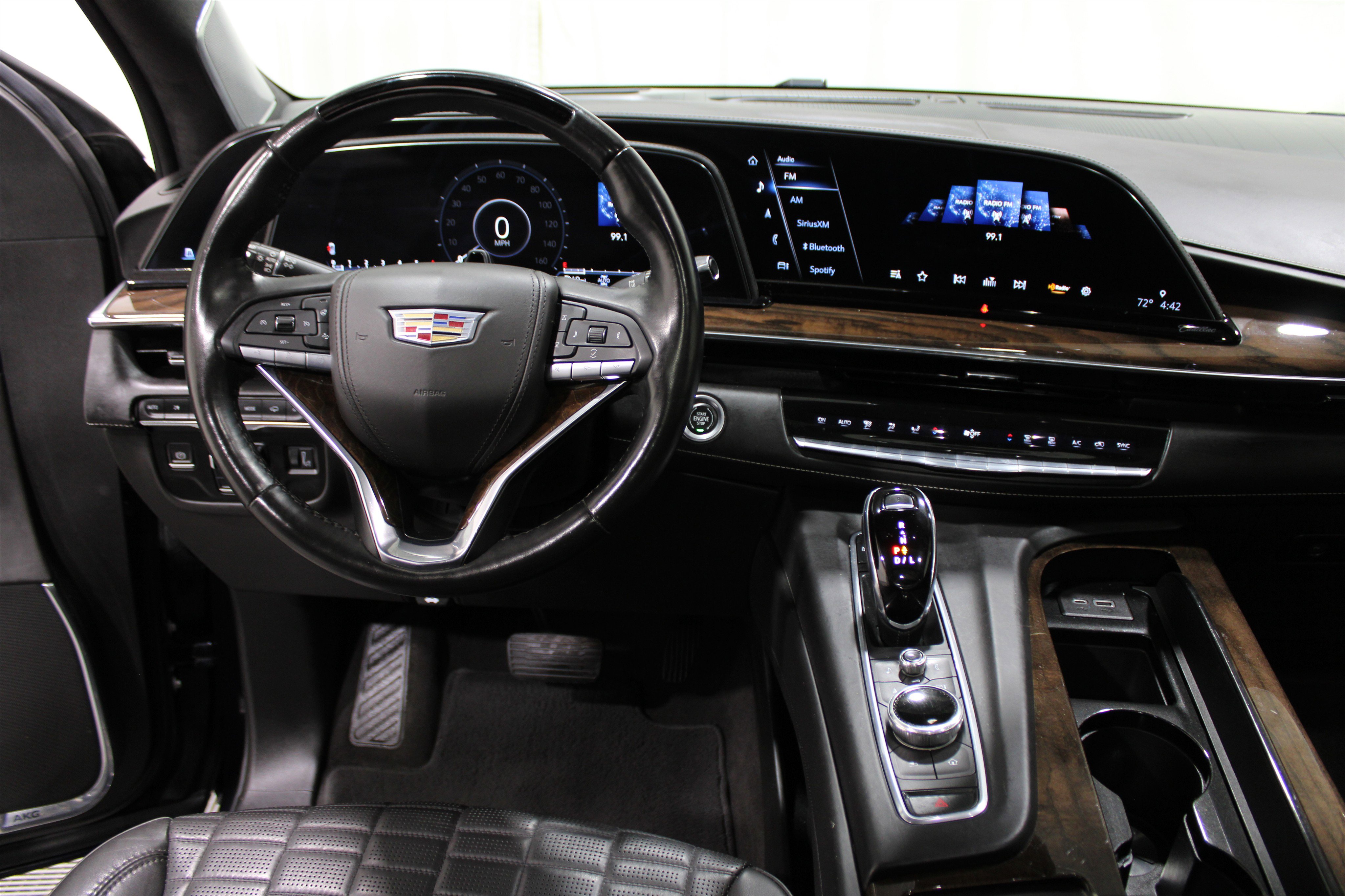 2022 Cadillac Escalade Sport Platinum photo 2