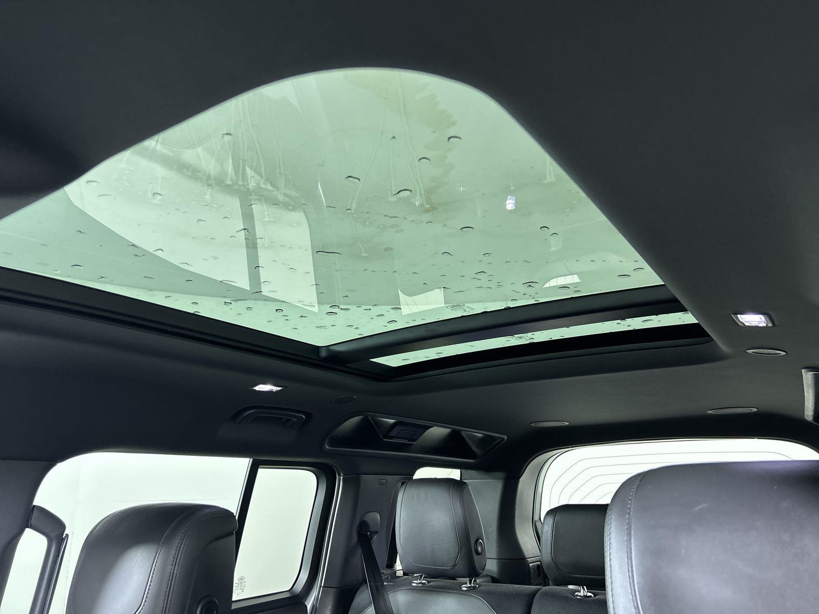 2021 Land Rover Defender 110 photo 9