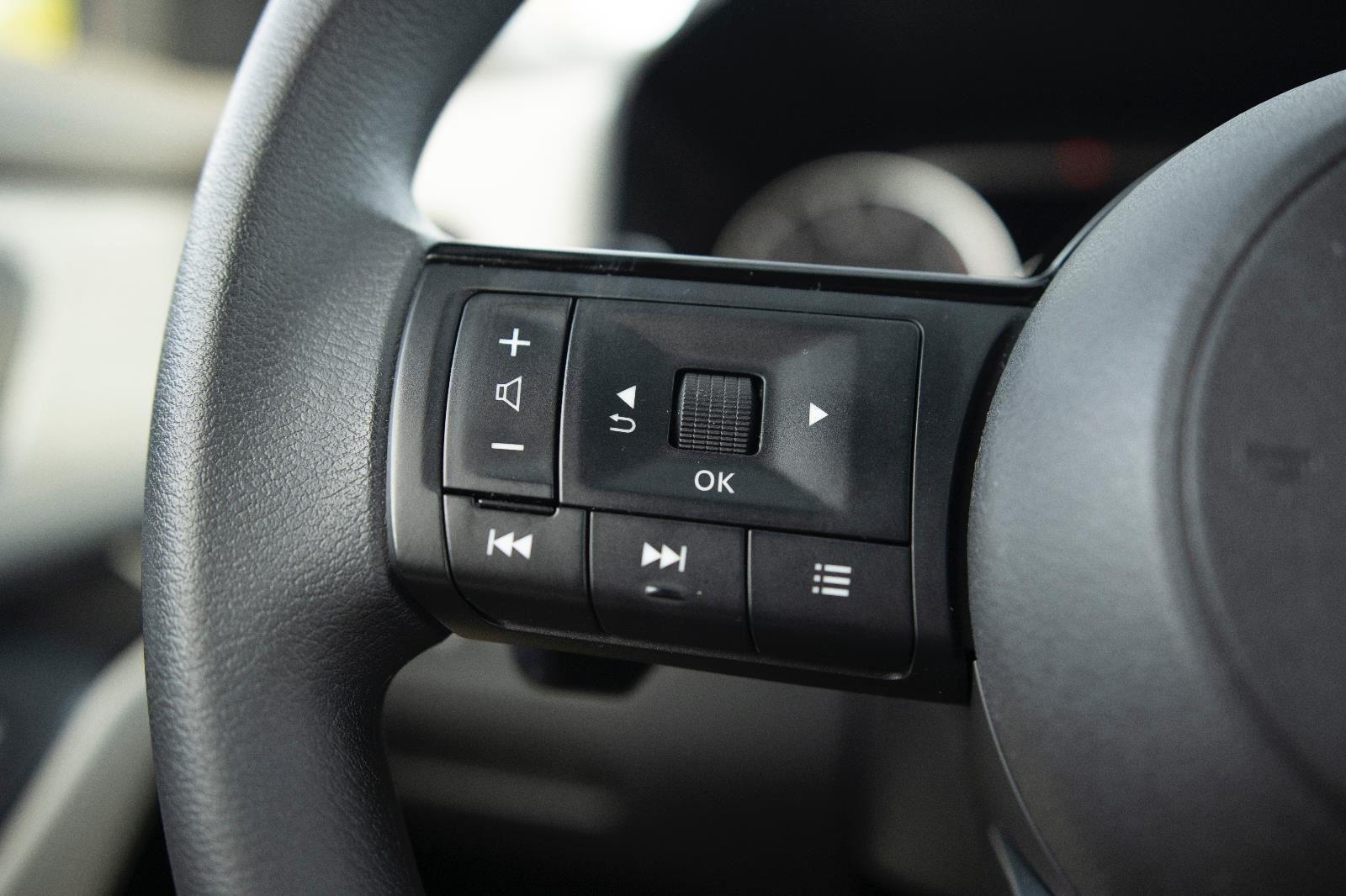 2021 Nissan Rogue SV photo 5