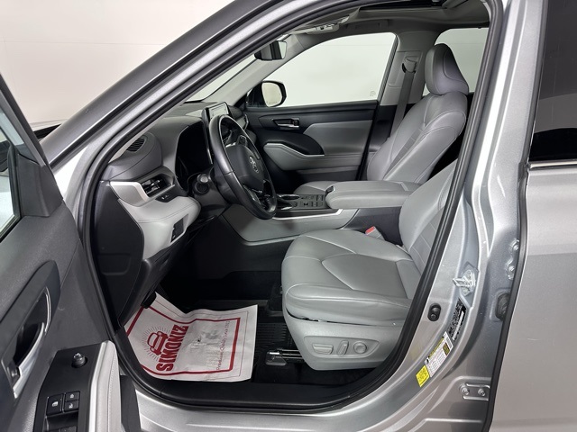 2021 Toyota Highlander XLE photo 17