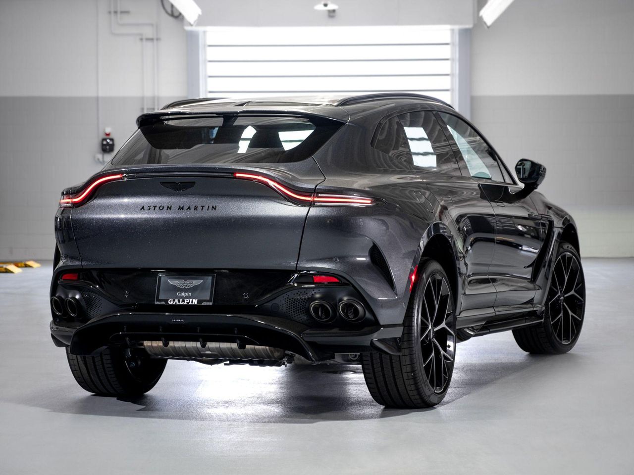 dbx 
DI4 4chダイレクトボックス/ラインミキサー Pre-Owned 2025 Aston Martin Dbx 707 707 Sport Utility AWD in