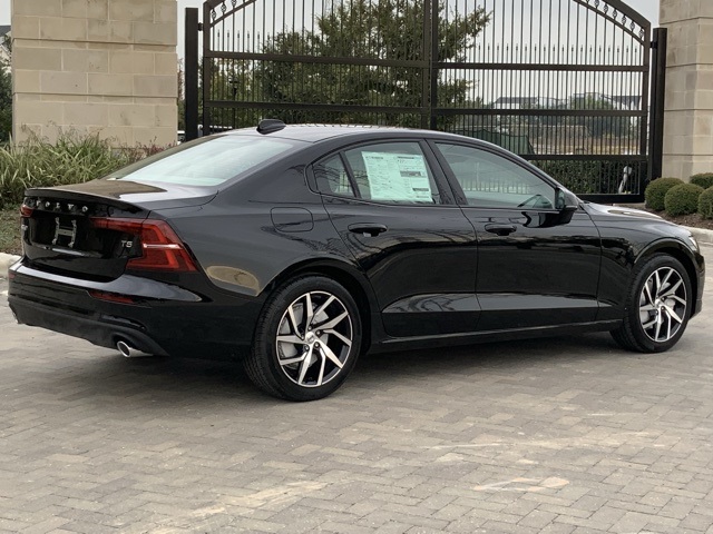 2020 Volvo S60 T5 Momentum photo 3