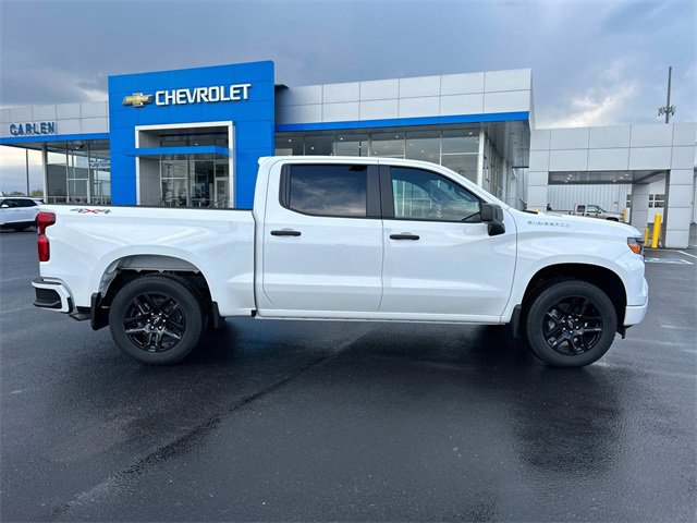 2025 Chevrolet Silverado 1500 Custom photo 3