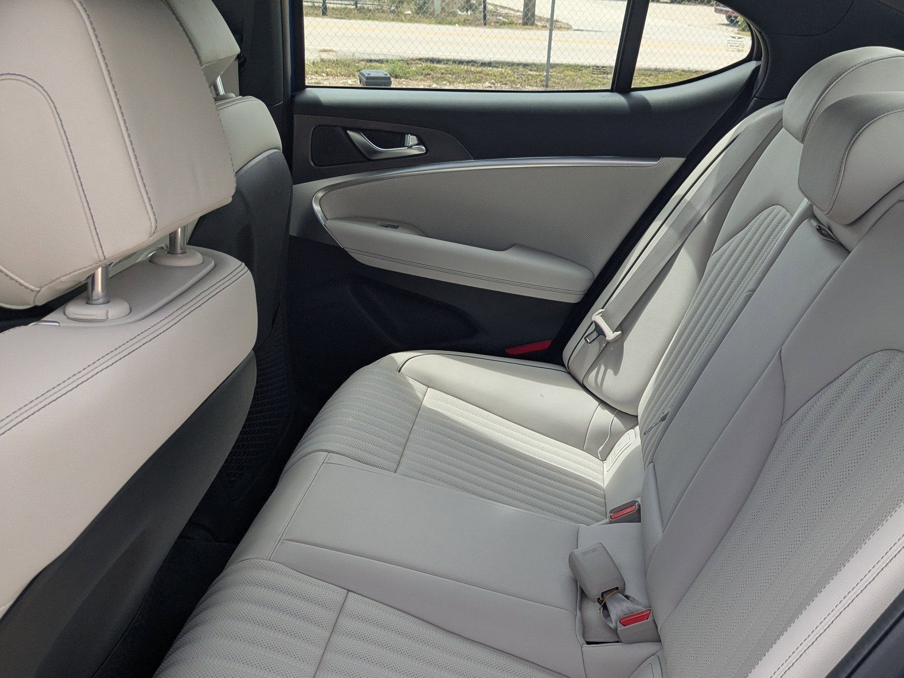 2025 Genesis G70 2.5T photo 15