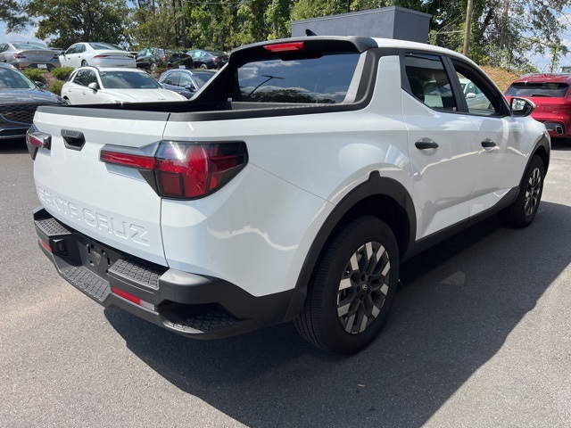 2025 Hyundai Santa Cruz SE photo 2