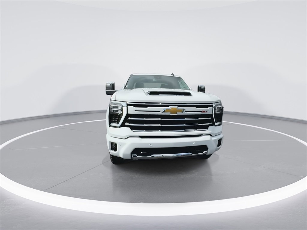 2025 Chevrolet Silverado LT photo 3