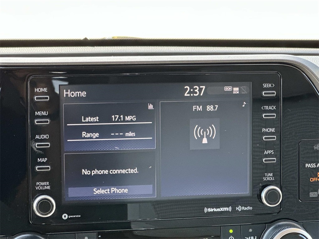 2022 Toyota Highlander LE photo 3