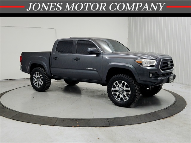 2020 Toyota Tacoma SR5's photo