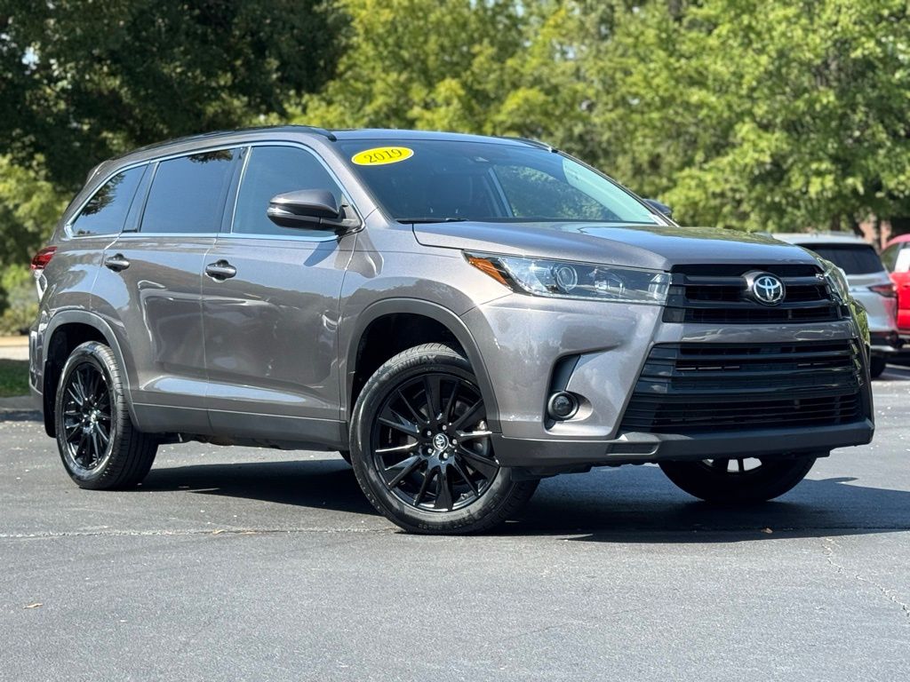 2019 Toyota Highlander SE photo 2