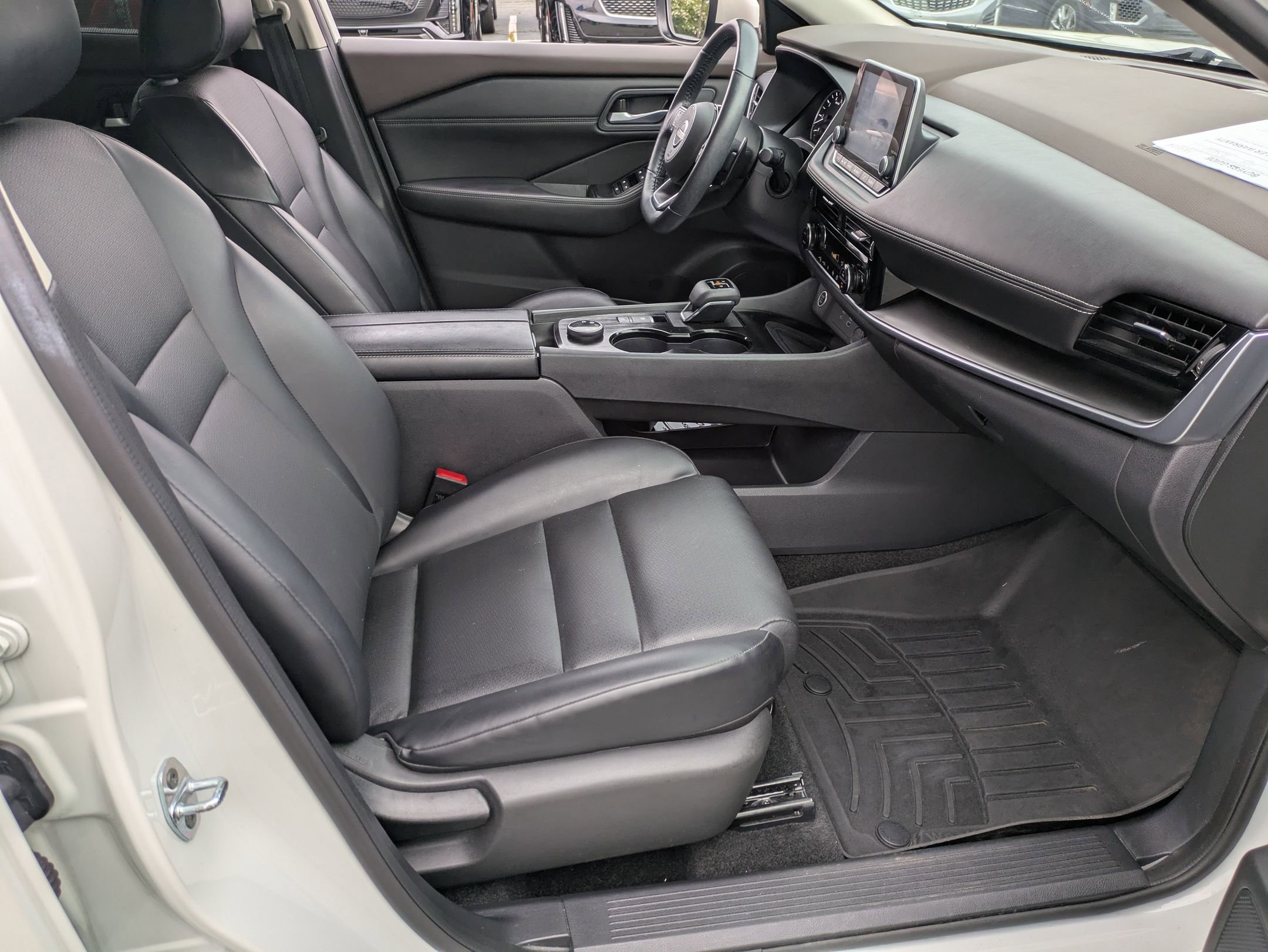 2023 Nissan Rogue SV photo 35