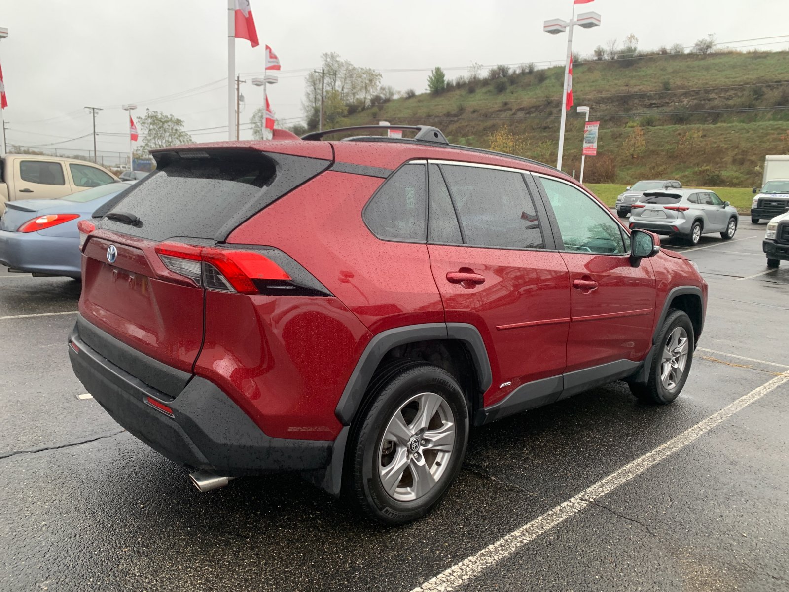2024 Toyota RAV4 Hybrid XLE photo 2