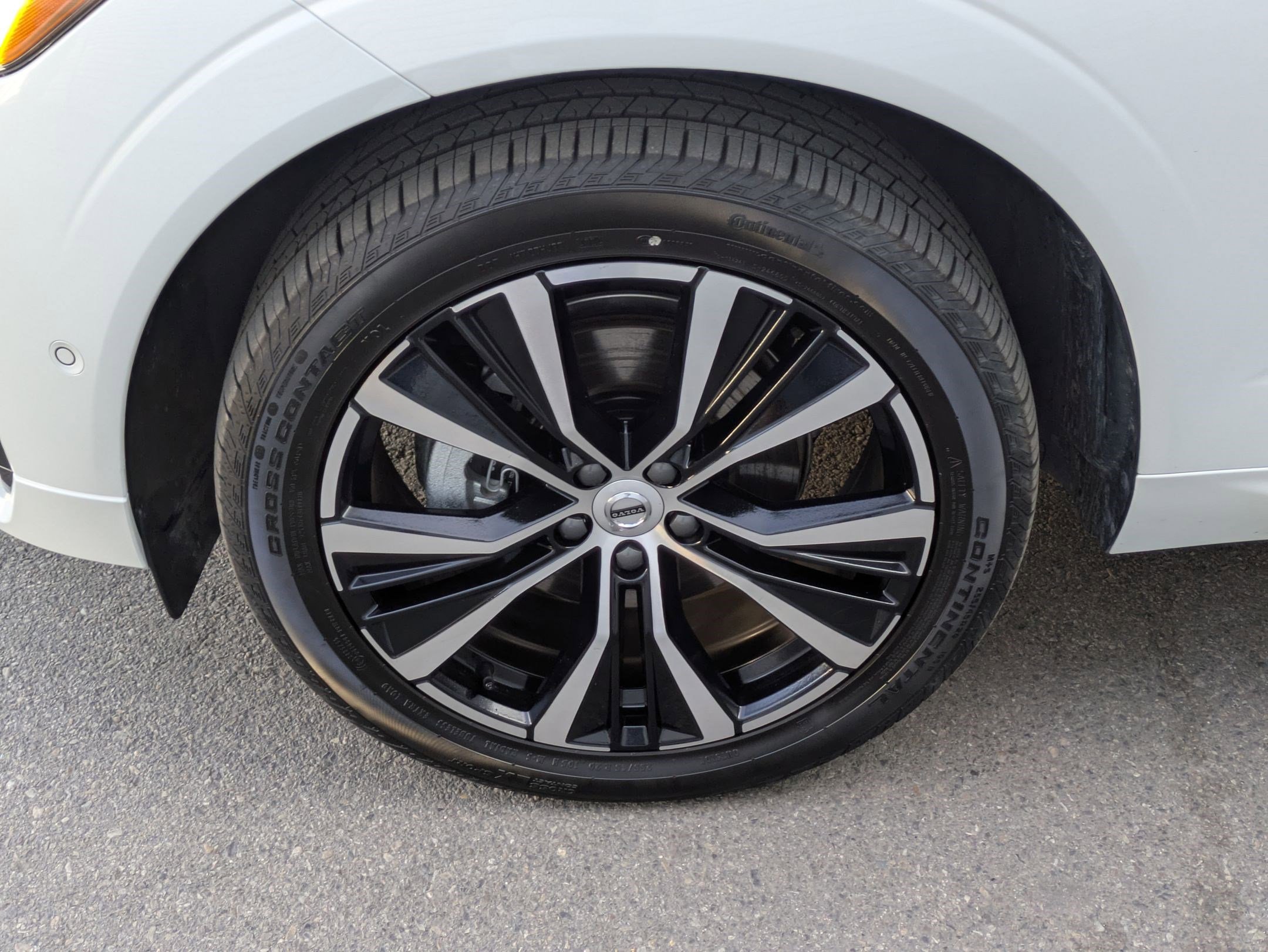 2025 Volvo XC60 Plus photo 10