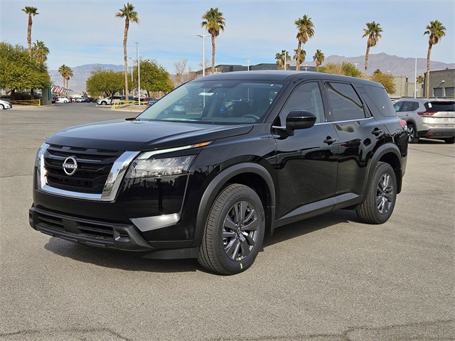2025 Nissan Pathfinder S photo 2