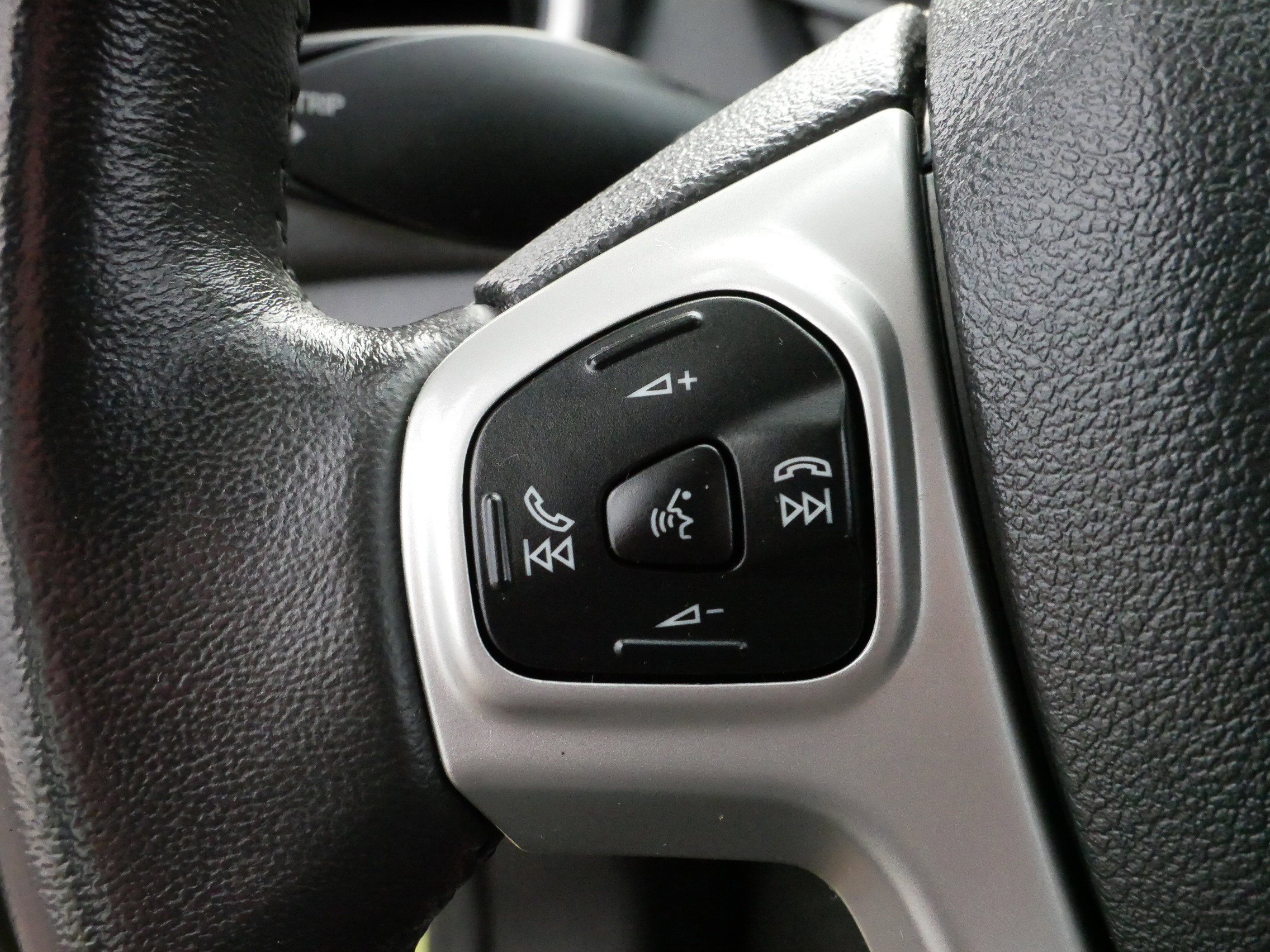 2013 Ford Fiesta SE photo 22