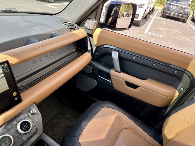 2023 Land Rover Defender 130 X-Dynamic SE photo 18