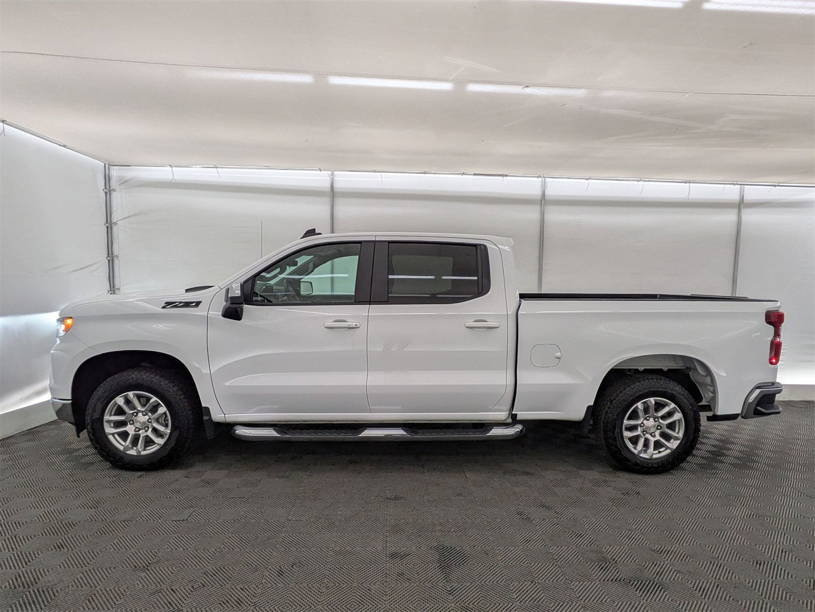 2025 Chevrolet Silverado 1500 LT photo 3