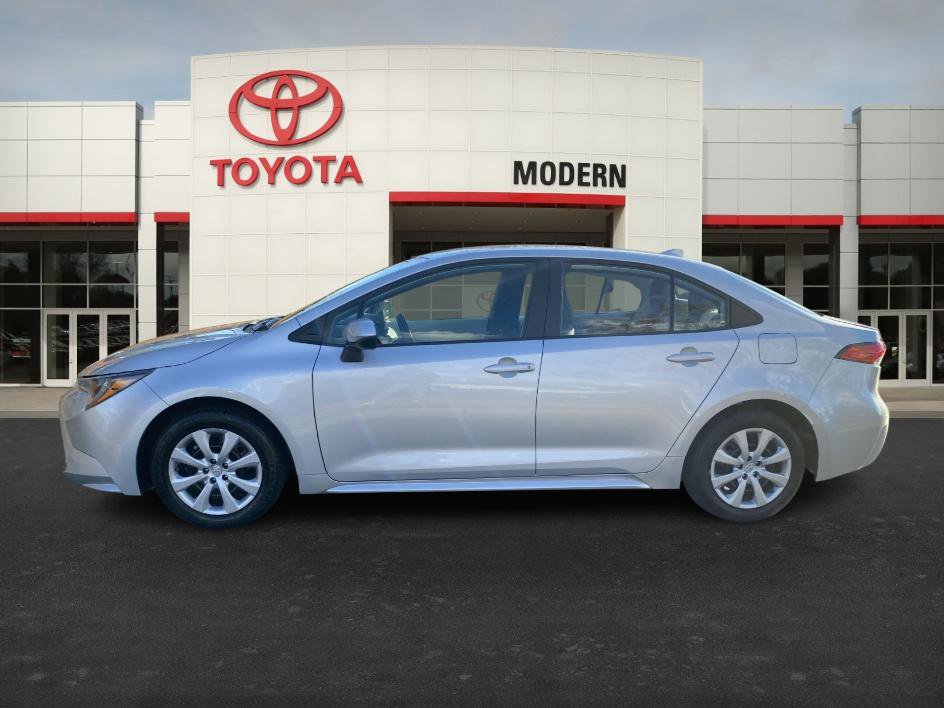 2022 Toyota Corolla LE photo 2