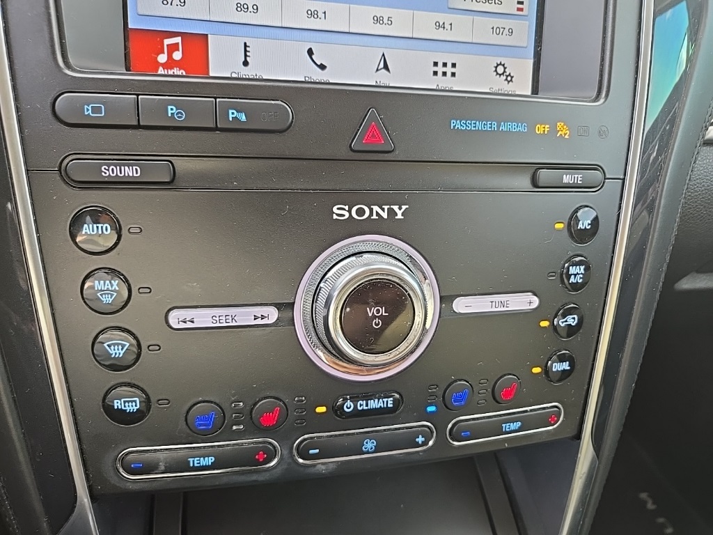 2019 Ford Explorer Platinum photo 16