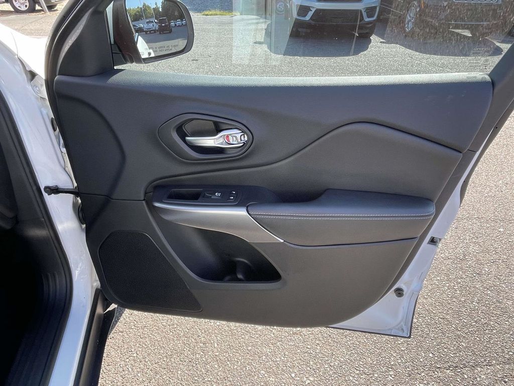 2019 Jeep Cherokee Latitude photo 15