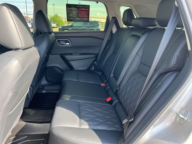 2023 Nissan Rogue Platinum photo 11