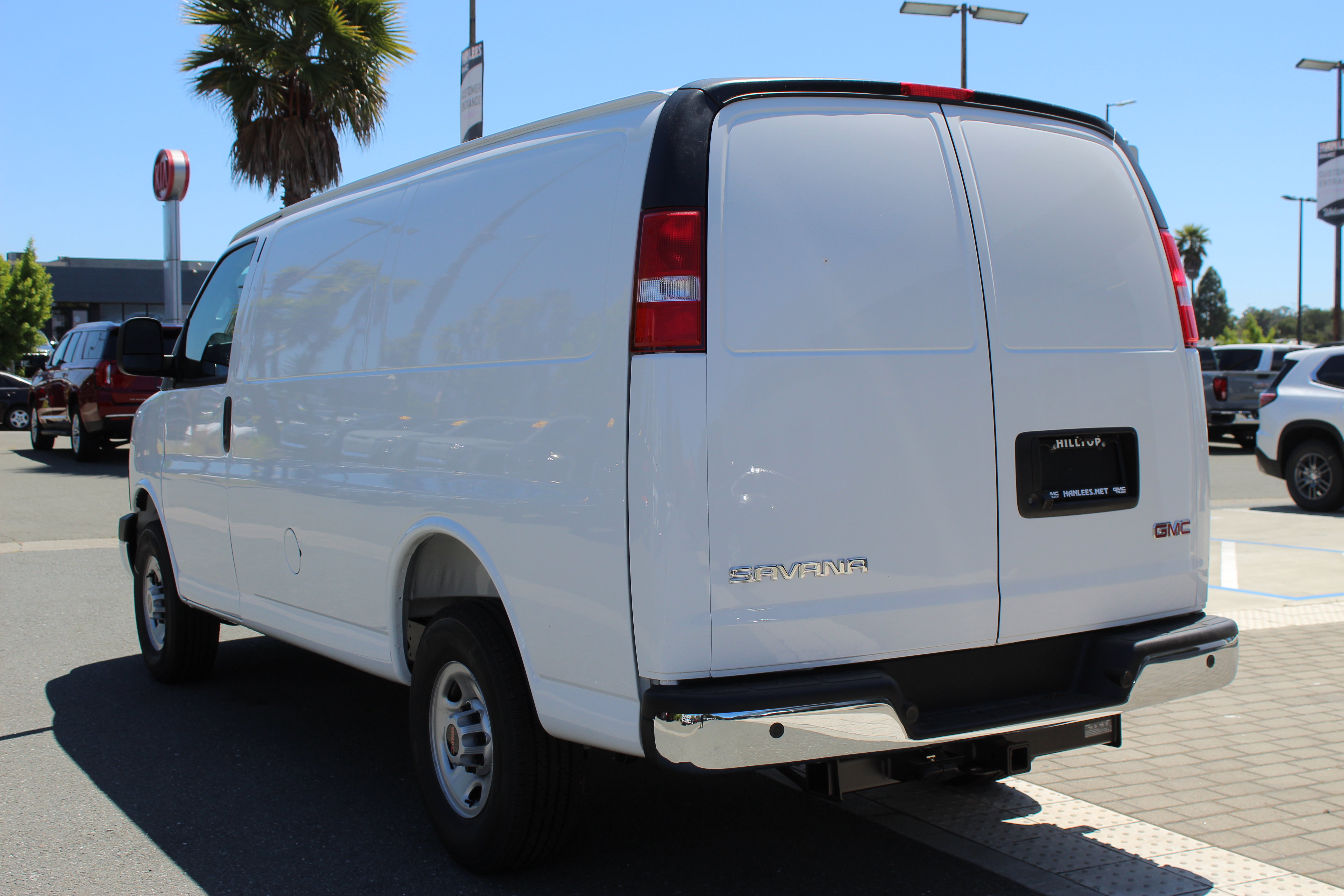 2025 Gmc Savana Cargo 2500 photo 2